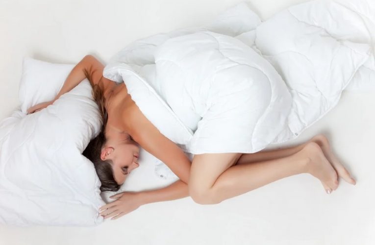 Dormir mal produce lesiones de columna y cuello